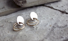 Bæredygtige smykker, håndlavet øreringe i eco sterling sølv og guld.