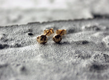 reused and remelted sustainable gold earrings handmade in copenhagen